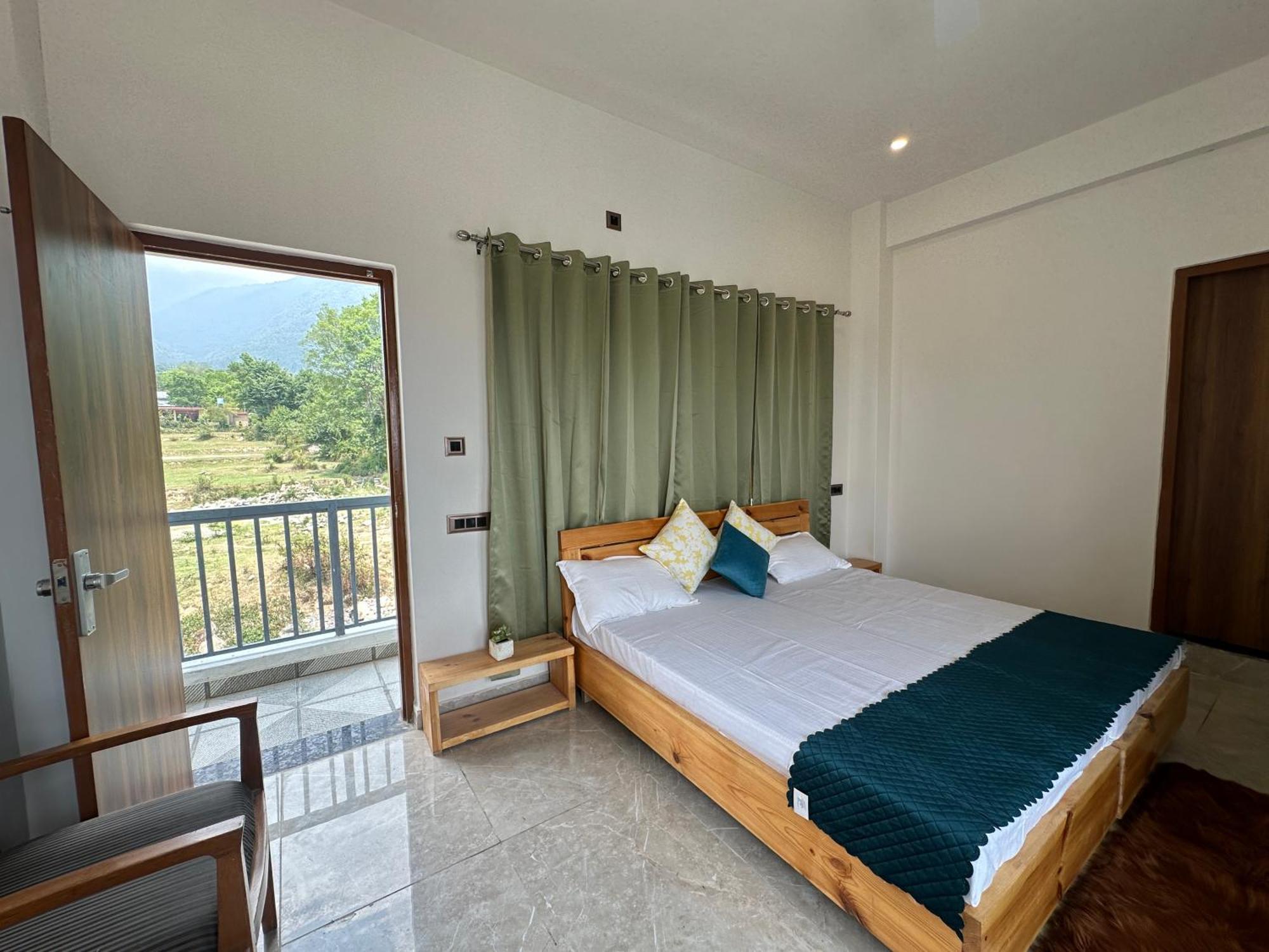 La Atharva Residency By Sunchasers Bīr Dış mekan fotoğraf